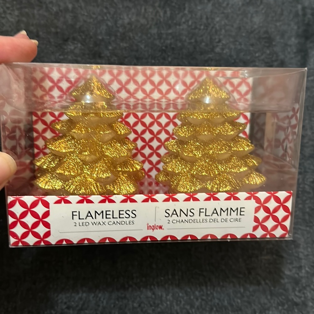 CANDLES AND CHRISTMAS ORNAMENT
